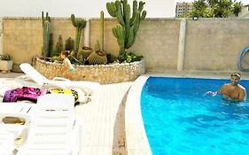 GOLDEN TOWER pensión Auto Check-in